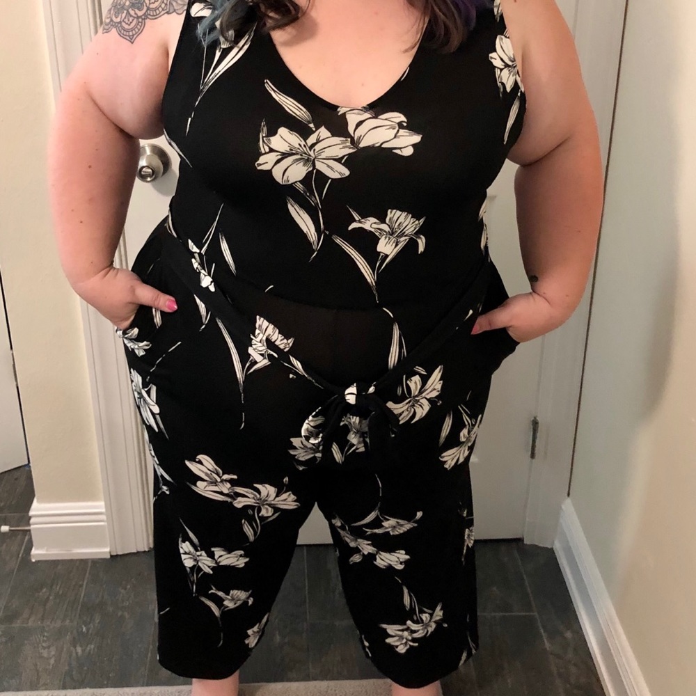 Sketchy black&white jumpsuit w/belt & POCKETS